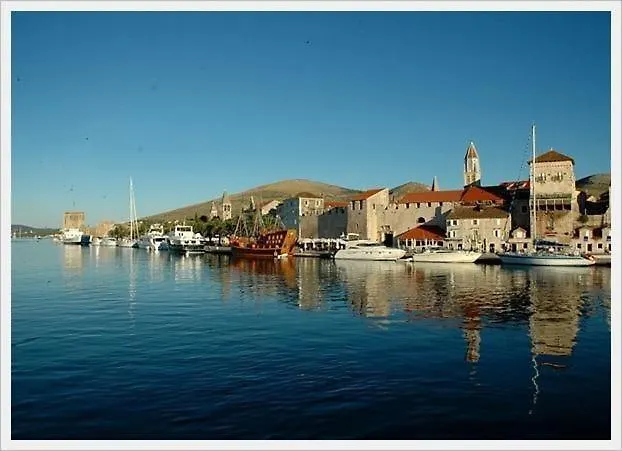 Ferienwohnung Mit Terrasse Und Grill Trogir Apartment