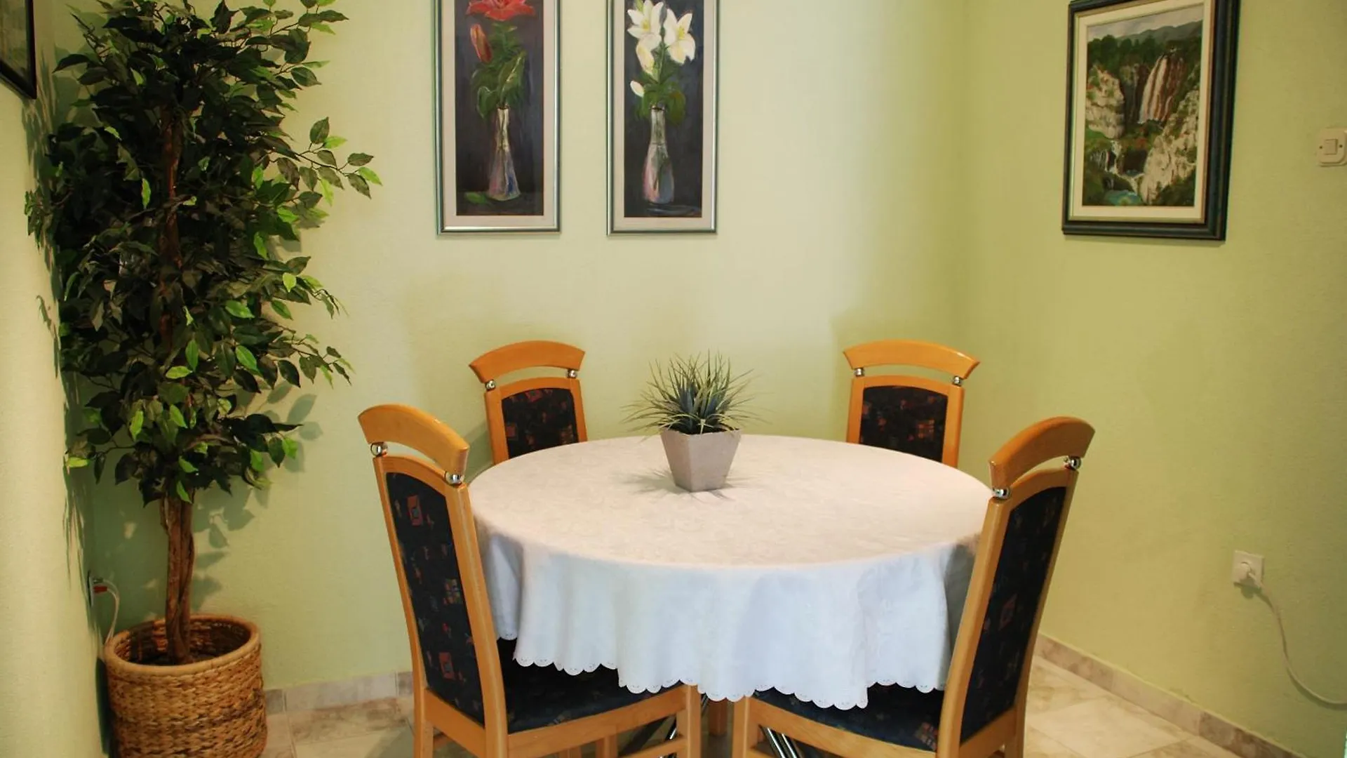 Ferienwohnung Mit Terrasse Und Grill Trogir